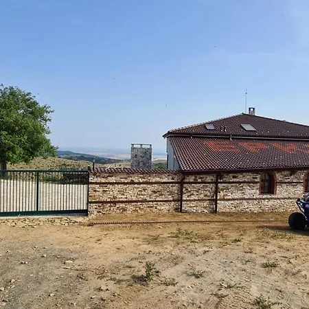 шато еркеч Gasthuis Kozichino
